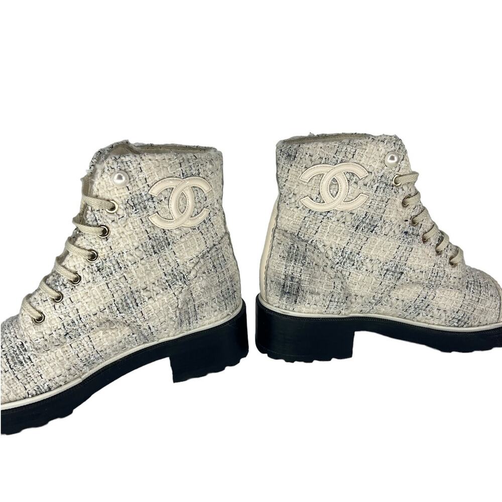 Chanel 2019 Tweed Interlocking CC Logo Cap Toe Combat Boots - Picture 5 of 16